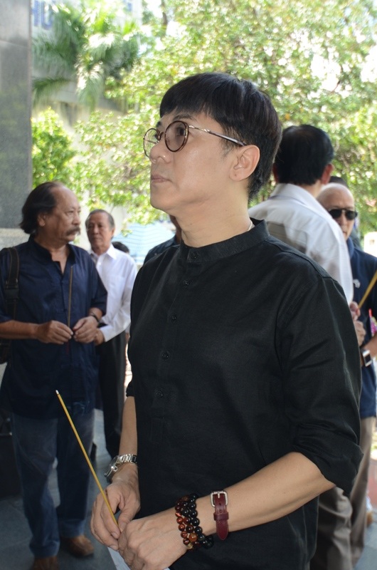 NSƯT Thành Lộc đến viếng và chia buồn cùng gia đình