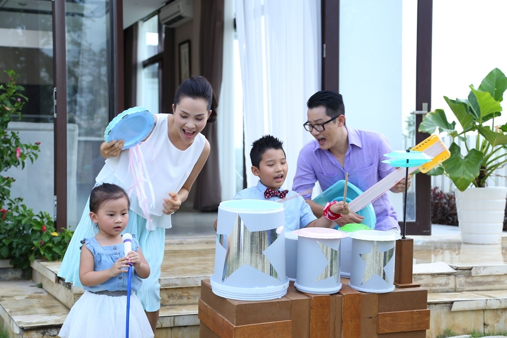 Nhạc kịch với dàn sao “khủng” được công diễn vào Ngày Gia đình Việt Nam - 3 Hậu trường của gia đình ca sĩ Hoàng Bách trong chương trình