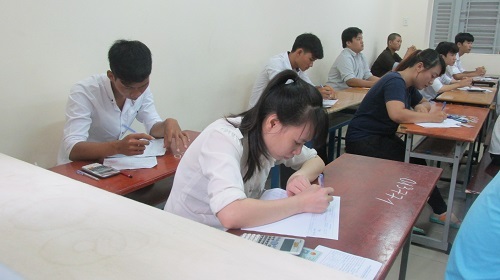 Thứ trưởng Bùi Văn Ga: “Đảm bảo kỳ thi công bằng” - 2 Thí sinh tại TPHCM trong buổi thi môn Toán sáng nay