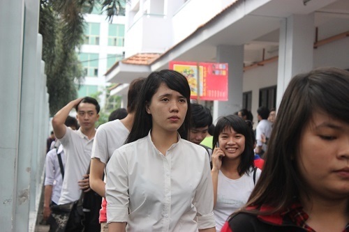 Đề Sinh có tính phân loại cao, thí sinh khó đạt điểm tối đa - 13 Vẻ mặt không mấy vui vẻ của các thí sinh