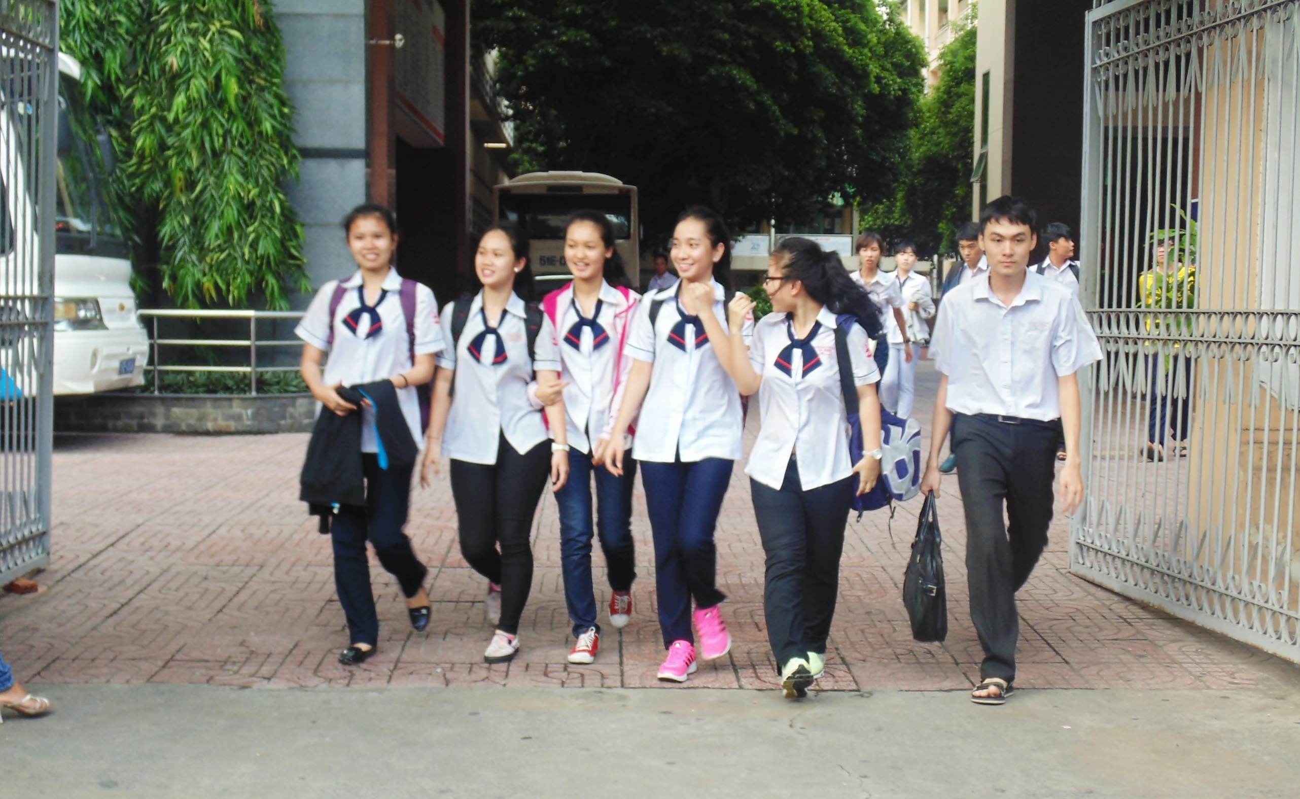 Vẻ mặt vui vẻ của thí sinh sau khi hoàn thành xong môn thí thứ hai. (Ảnh: Xuân Duy)