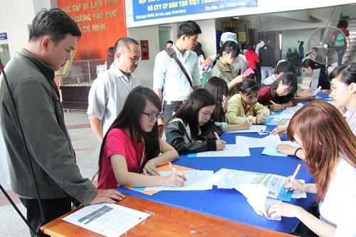 Xã hội ngoảnh mặt với những trường ĐH ngoài công lập kém chất lượng - 2 GS. TSKH Đào Trọng Thi phát biểu với cán bộ, giảng viên trường ĐH Nguyễn Tất Thành vào chiều 17/7.