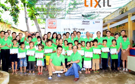 20 em học sinh giỏi được nhận học bổng từ Lixil Việt Nam