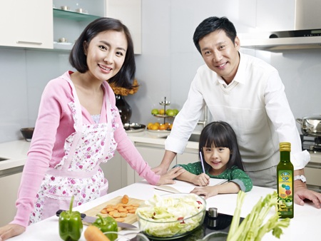 Dầu ô-liu: Bạn đồng hành mới cho bữa ăn của con - 2 Bên cạnh dầu động vật, dầu thực vật cũng đóng một vai trò quan trọng
