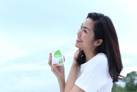 Tăng Thanh Hà ra mắt sách giải mã “vẻ đẹp tự nhiên” - 3 2 hộp sữa đậu nành mỗi ngày là một trong những bí quyết giúp Tăng Thanh Hà gìn giữ vẻ đẹp tự nhiên