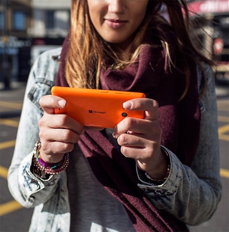 Lumia 535 bán giá 535.000 đồng duy nhất ngày 3/12/2014 - 2 Thiết kế và màu sắc của Lumia 535 rất rực rỡ