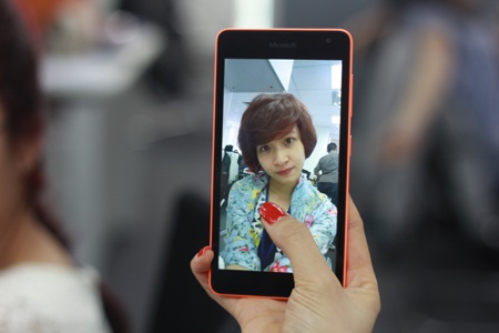 Lumia 535 là lựa chọn hàng đầu cho smartphone selfie giá rẻ.
