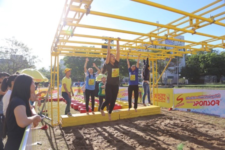 Sponsor-athon 2014: Ngày hội vận động vui nhộn đầy thú vị! - 3 Thử thách vượt núi nhân tạo với độ ca