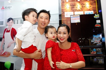 Ốc Thanh Vân đi mua sắm chuẩn bị đón thiên thần mới - 1 Ốc Thanh Vân đi mua sắm chuẩn bị đón thiên thần mới
