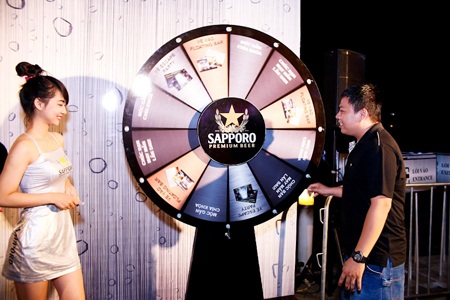 Cùng Sapporo tham gia lễ hội bạc đón năm mới - 4 Để giành được vé vào tham gia các hoạt động trong Floating bar,