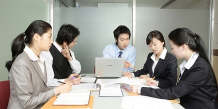 Sỏi thận, sỏi mật – Bệnh thường gặp chốn công sở - 1 Môi trường công sở bận rộn dẫn đến nhiều thói quen rất xấu