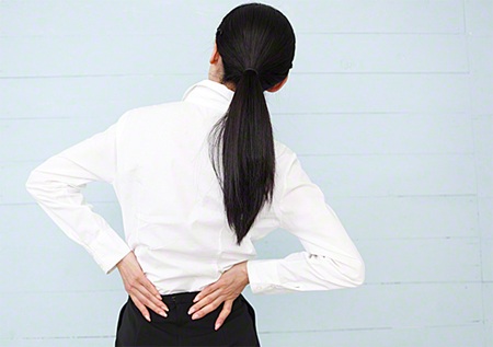 Sỏi thận, sỏi mật – Bệnh thường gặp chốn công sở - 3 Sỏi thận có thể khiến bạn phải làm bạn với những cơn đau âm ỉ ở lưng, bụng.
