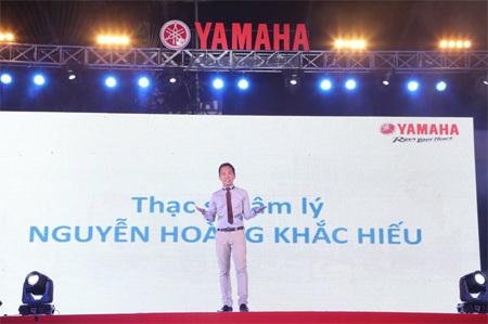 “Cầm lái cuộc đời”: Sân chơi thổi bùng đam mê cho bạn trẻ - 2 Thầy giáo hotboy Nguyễn Hoàng Khắc Hiếu “hút hồn” các bạn trẻ trong phần giao lưu.