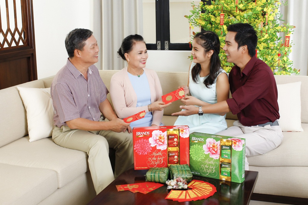 Bù đắp yêu thương ngày Tết - 2 Duy trì sức khoẻ để sống cùng con cháu là mơ ước lớn của các bậc sinh thành