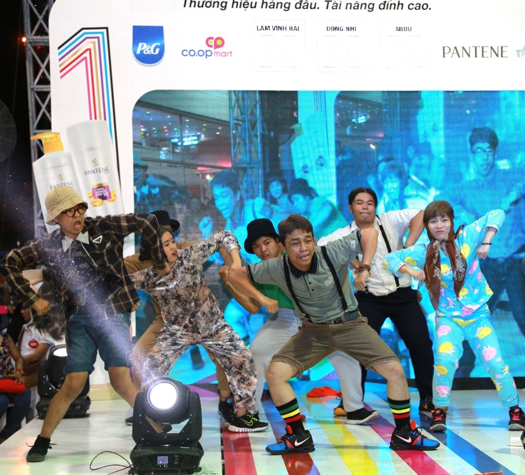 Lấy ý tưởng từ một viện dưỡng lão, bài nhảy của nhóm 5PM mang đến