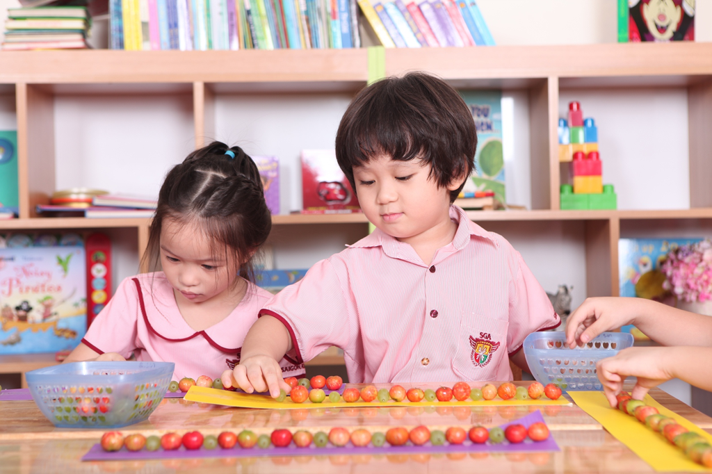 Giáo dục đầu đời: Học lý thú, chơi bổ ích - 3 Phát triển tư duy logic cho trẻ với trò chơi xếp theo chuỗi.