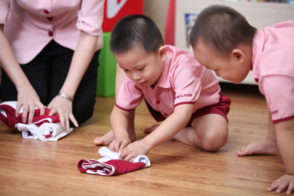 Giáo dục đầu đời: Học lý thú, chơi bổ ích - 6 Rèn kỹ năng và những thói quen tốt ngay từ bé.