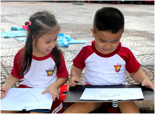 Giáo dục đầu đời: Học lý thú, chơi bổ ích - 8 Những nét vẽ đầu đời của nhà hoạ sĩ tương lai