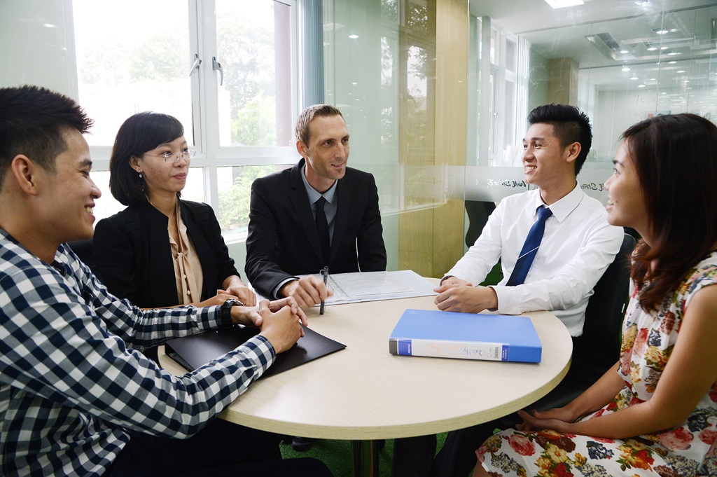 Lớp giao tiếp với giáo viên bản ngữ tối đa 4 học viên cùng trình độ.