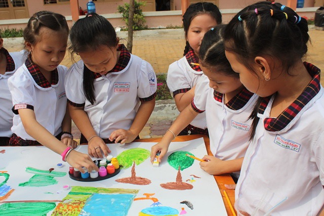 Nước sạch cho em - Hành trình đầy ý nghĩa - 3 Cuộc thi “Vẽ tranh” trong ngày hội “Nước sạch cho em”