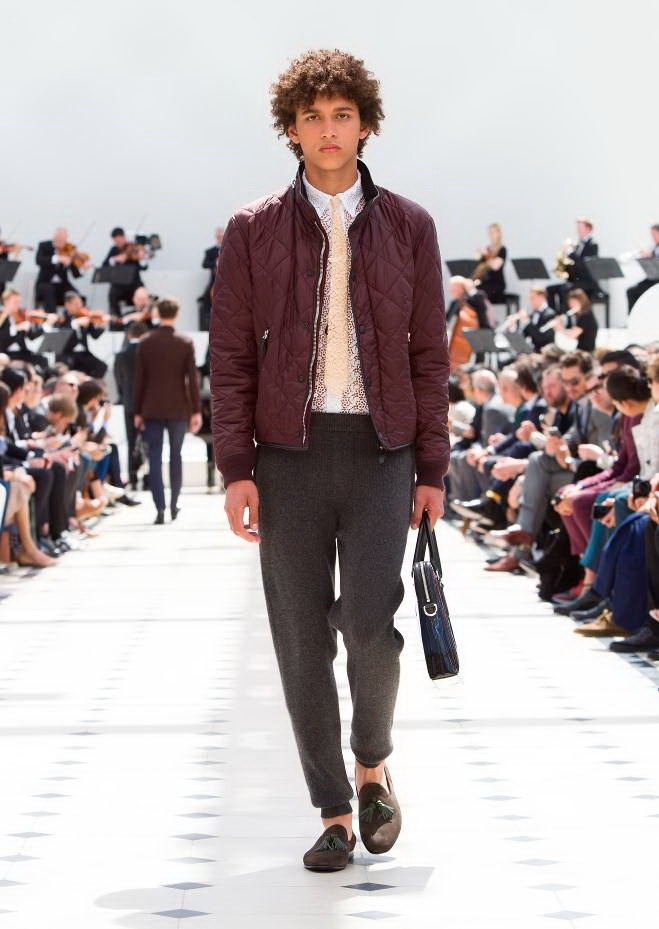 Burberry Prorsum Nam Xuân Hè 2016: Triết lý sống chậm - 7 Công ty Thời Trang & Mỹ Phẩm Duy Anh- DAFC là nhà phân phối chính thức Burberry tại Việt Nam.