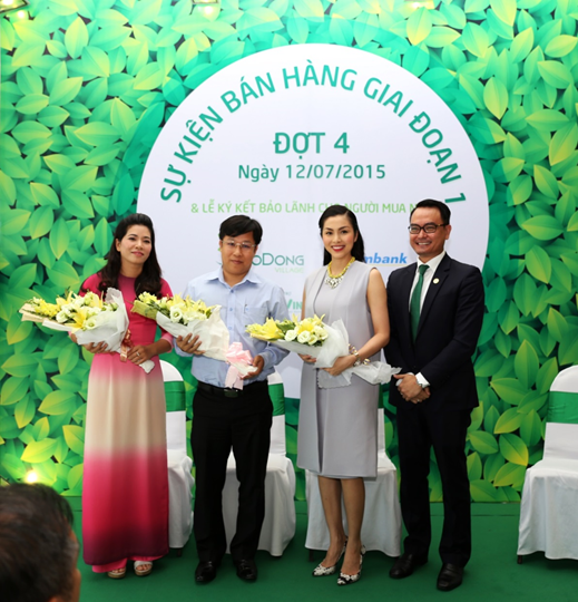 Đại sứ Tăng Thanh Hà xuất hiện tại sự kiện bán hàng PhoDong Village