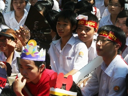 Cuồng nhiệt cổ vũ thí sinh Đường lên đỉnh Olympia 2011  - 16