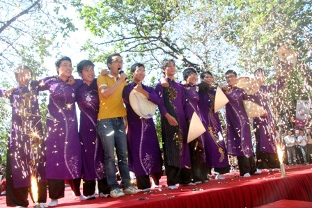 Cuồng nhiệt cổ vũ thí sinh Đường lên đỉnh Olympia 2011  - 15