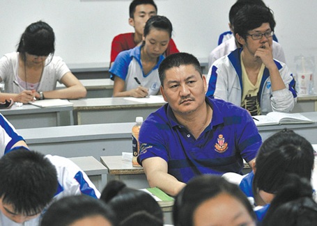 44 tuổi, 15 lần thi ĐH - 1 44 tuổi, 15 lần thi ĐH - 1