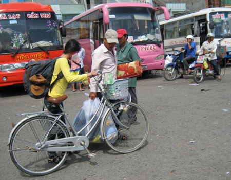 Lỉnh kỉnh đồ đạc, sĩ tử lên thành ôn thi - 3 Lỉnh kỉnh đồ đạc, sĩ tử lên thành ôn thi - 3