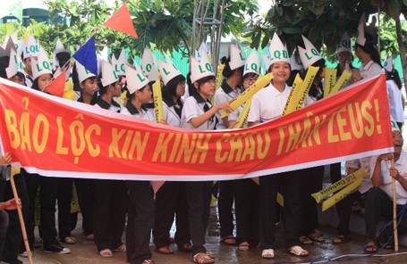 Cuồng nhiệt cổ vũ thí sinh Đường lên đỉnh Olympia 2011 - 1 Cuồng nhiệt cổ vũ thí sinh Đường lên đỉnh Olympia 2011 - 1