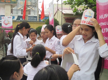 Cuồng nhiệt cổ vũ thí sinh Đường lên đỉnh Olympia 2011  - 25