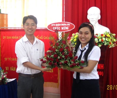 Cô Đảng viên học lớp 12 - 3 Cô Đảng viên học lớp 12 - 3