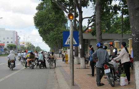 Lỉnh kỉnh đồ đạc, sĩ tử lên thành ôn thi - 1 Lỉnh kỉnh đồ đạc, sĩ tử lên thành ôn thi - 1