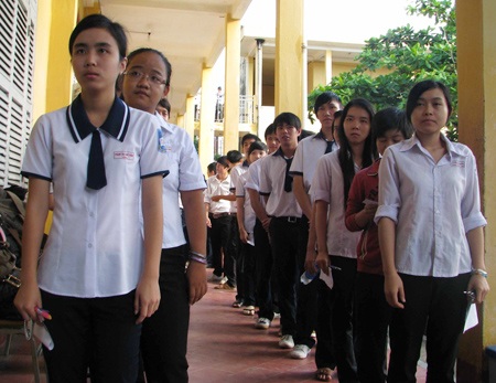 Quảng Ngãi: 1 thí sinh bị đình chỉ thi do mang ĐT vào phòng thi - 2 Quảng Ngãi: 1 thí sinh bị đình chỉ thi do mang ĐT vào phòng thi - 2