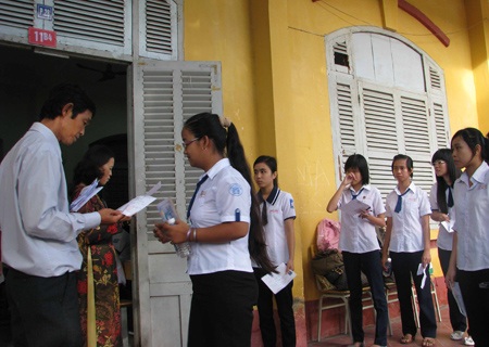 Thí sinh bước vào buổi thi đầu tiên - 11