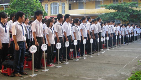 Thí sinh bước vào buổi thi đầu tiên - 8