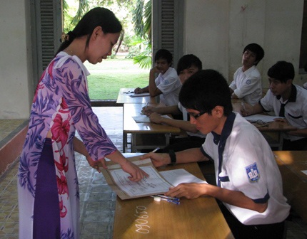 Thí sinh bước vào buổi thi đầu tiên - 13