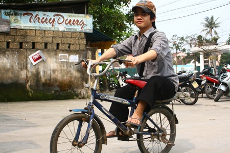 Vững bước trên đôi chân tật nguyền - 2