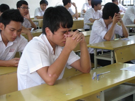 Sáng nay, hơn 1 triệu thí sinh bắt đầu thi tốt nghiệp THPT - 12