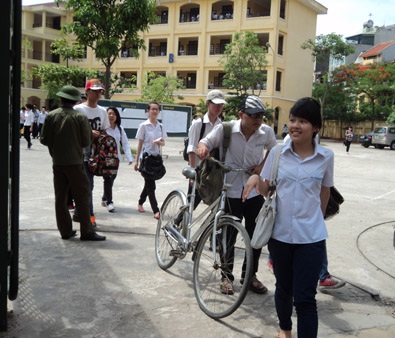Đề Toán không khó, thí sinh xong sớm - 13 Đề Toán không khó, thí sinh xong sớm - 13
