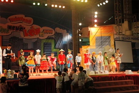 Những “công dân nhí” đầu tiên tốt nghiệp trại hè “Thành phố những người lớn tí hon”  - 4