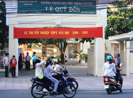 Sáng nay, hơn 1 triệu thí sinh bắt đầu thi tốt nghiệp THPT - 8