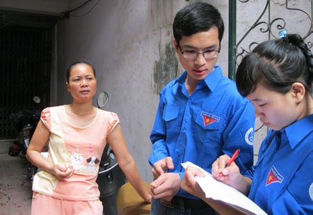 SV tình nguyện Bắc Giang ra quân tìm phòng trọ giá rẻ mùa thi - 2 SV tình nguyện Bắc Giang ra quân tìm phòng trọ giá rẻ mùa thi - 2