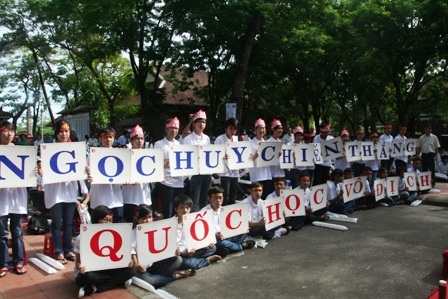 Cuồng nhiệt cổ vũ thí sinh Đường lên đỉnh Olympia 2011  - 10