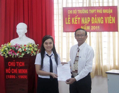 Cô Đảng viên học lớp 12 - 1 Cô Đảng viên học lớp 12 - 1