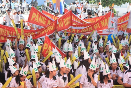 Cuồng nhiệt cổ vũ thí sinh Đường lên đỉnh Olympia 2011 - 3 Cuồng nhiệt cổ vũ thí sinh Đường lên đỉnh Olympia 2011 - 3
