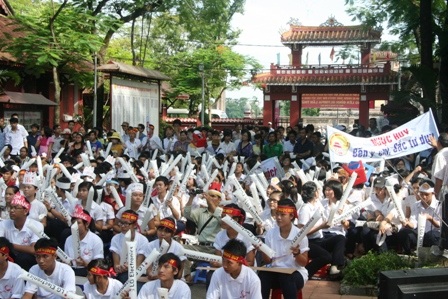 Cuồng nhiệt cổ vũ thí sinh Đường lên đỉnh Olympia 2011  - 9