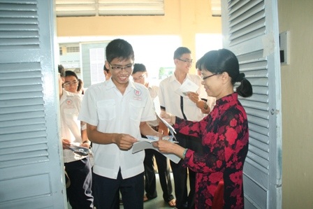 Sáng nay, hơn 1 triệu thí sinh bắt đầu thi tốt nghiệp THPT - 1