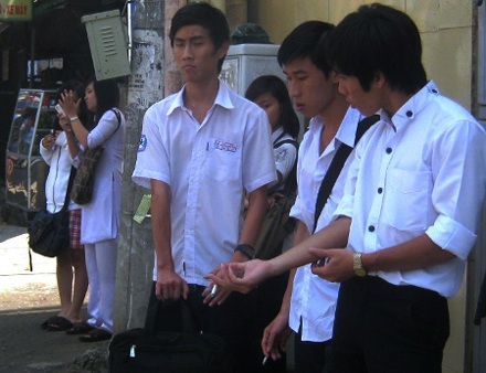 Không “ngán” công an, thí sinh đầu trần phi xe máy - 9 Không “ngán” công an, thí sinh đầu trần phi xe máy - 9